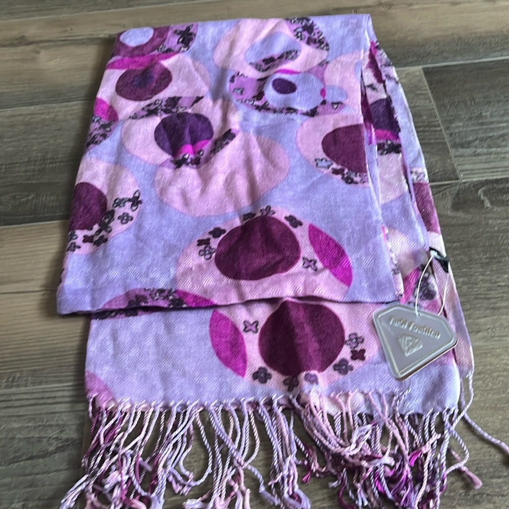 Beautiful scarf. Brand new.